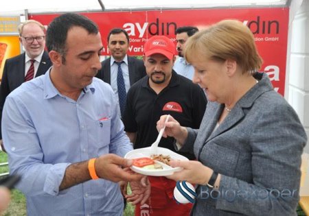 Merkel türk dönəri hazırladı - FOTO