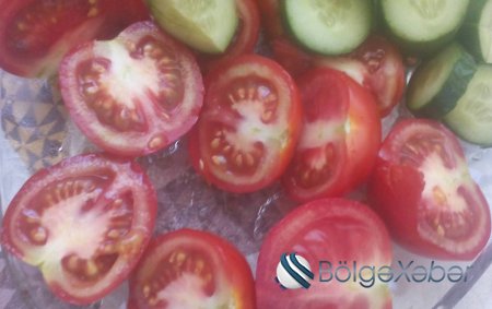 Satışa çıxarılan zərərli pomidorlar... - Ekspert “zolaqlı” məhsulun “sirrini” açdı