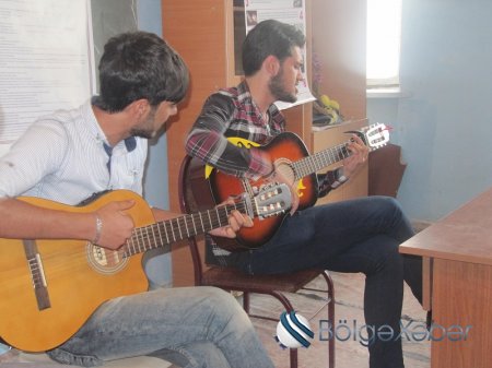 Bərdədə kollec tələbələri arasında ilk dəfə səs verən gənclərlə maarifləndirici görüş keçirilmişdir Bərdədə kollec tələbələri arasında ilk dəfə səs verən gənclərlə maarifləndirici görüş keçirilmişdir
