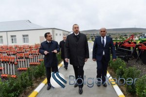 İlham Əliyev Qazaxda kəndli fermer təsərrüfatının təqdimatında-FOTO