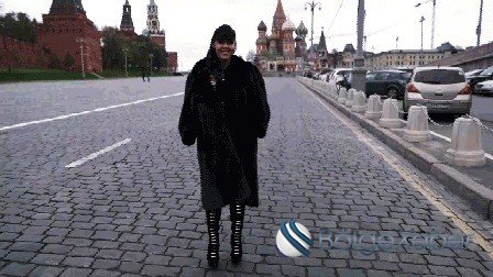 Anna Azerli Kremlin önündə soyunaraq Putinə evlilik təklif etdi (VİDEO)