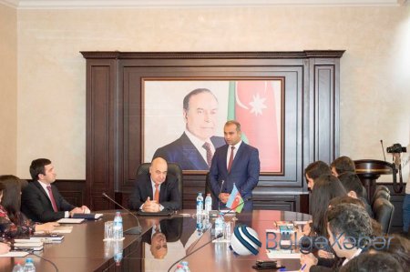 Nərimanov rayon gənclərinin Azərbaycan xalq yazıçısı Çingiz Abdullayev ilə görüşü keçirilib-FOTO Nərimanov rayon gənclərinin Azərbaycan xalq yazıçısı Çingiz Abdullayev ilə görüşü keçirilib-FOTO
