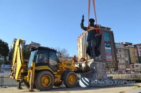 Türkiyədə Atatürkün heykəli götürüldü - FOTOLAR