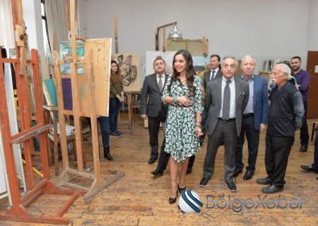 Leyla Əliyeva uşaqlarla birgə rəsm çəkdi – FOTO Leyla Əliyeva uşaqlarla birgə rəsm çəkdi – FOTO