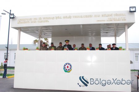 Əsgərlərə Novruz sovqatı aparıldı - FOTOLAR Əsgərlərə Novruz sovqatı aparıldı - FOTOLAR