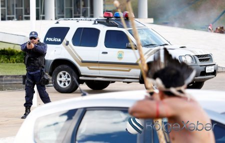Braziliyada oxlarla silahlanmış hindular etiraz aksiyasına çıxıblar - FOTOLAR