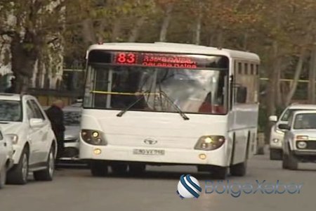 Avtobus sürməyə icazəsi yoxdur - amma sükan arxasındadır - VİDEO