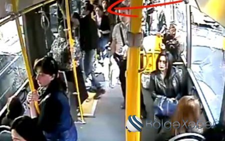 “BakuBus” sərnişini öz həyatını təhlükəyə atdı - VİDEO