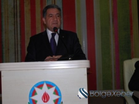Beyləqan icra başçısı yenə idarə işçilərinə küçə süpürtdürür - Təfərrüat