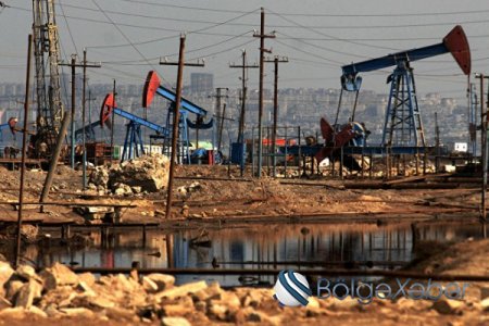 Azərbaycan neftin 2 dollar ucuzlaşmasına görə hər gün 1 milyon itirir