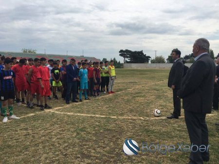 Bərdədə şəhər məktəblərinin oğlanlardan ibarət komandaları arasında futbol turniri keçirilmişdir-FOTO