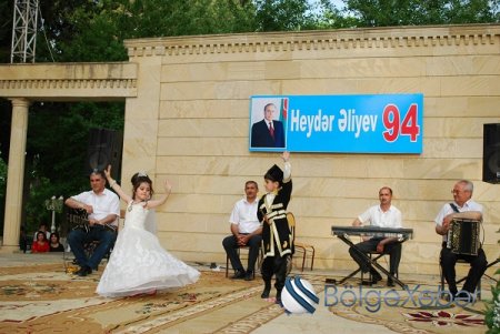 Heydər Əliyevin anadan olmasının 94-cü ildönümü ilə bağlı Bərdədə silsilə tədbirlər davam edir-FOTO Heydər Əliyevin anadan olmasının 94-cü ildönümü ilə bağlı Bərdədə silsilə tədbirlər davam edir-FOTO