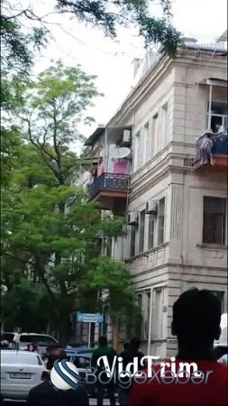 Bakıda özünü binadan atan qadının intihar anının YENİ VİDEOsu