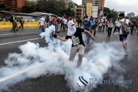 Venesuelada etirazlar: 16 ölü