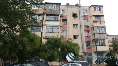 Bakıda vətəndaş intihara cəhd edir: "Banklar məni boğaza yığıb" - FOTOLAR Bakıda vətəndaş intihara cəhd edir: "Banklar məni boğaza yığıb" - FOTOLAR