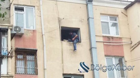 Bakıda vətəndaş intihara cəhd edir: "Banklar məni boğaza yığıb" - FOTOLAR