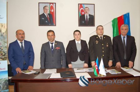 Cənub bölgəsində “Şəhid ailələrininə və müharibə əlillərinə dövlət qayğısı” mövzusunda iclas keçirildi. Cənub bölgəsində “Şəhid ailələrininə və müharibə əlillərinə dövlət qayğısı” mövzusunda iclas keçirildi.