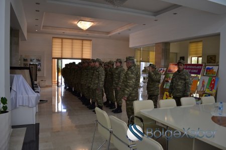 N saylı Hərbi hissənin bir qrup hərbiçisi Heydər Əliyev Mərkəzində oldular-Hacıqabulda