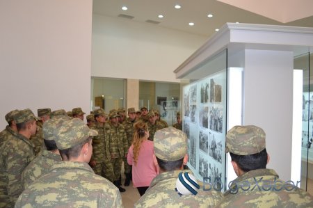 N saylı Hərbi hissənin bir qrup hərbiçisi Heydər Əliyev Mərkəzində oldular-Hacıqabulda