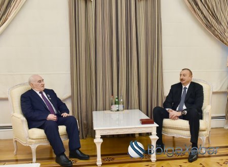 Prezident İlham Əliyev Milli Məclisin deputatı Fəttah Heydərova “İstiqlal” ordeni təqdim edib Prezident İlham Əliyev Milli Məclisin deputatı Fəttah Heydərova “İstiqlal” ordeni təqdim edib