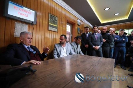 Baş nazir cümə namazından çıxdı və... sahibkarın başını qırxdı-FOTO Baş nazir cümə namazından çıxdı və... sahibkarın başını qırxdı-FOTO