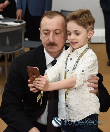 İlham Əliyevi görmək üçün ağlayan uşaq arzusuna çatdı – FOTO + VİDEO