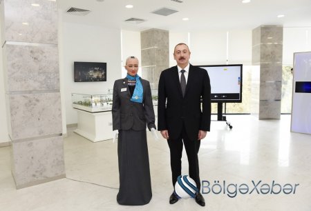 Prezident İlham Əliyevin robot “Sofiya” ilə söhbəti – VİDEO