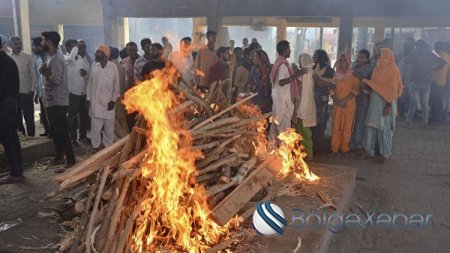 Hindistanda qadın "tonqalda yandırılması"ndan sonra evinə qayıdıb