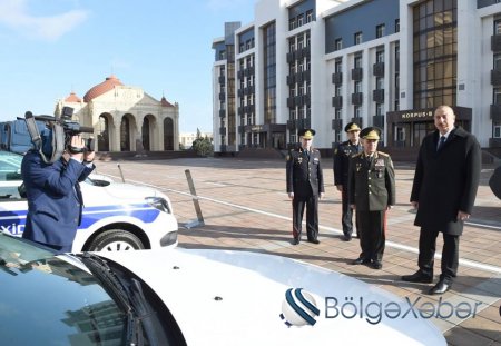 Prezident yeni polis maşınlarına baxdı - FOTOLAR