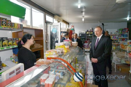 Prezident marketə girib, qiymətlərlə maraqlandı - FOTO