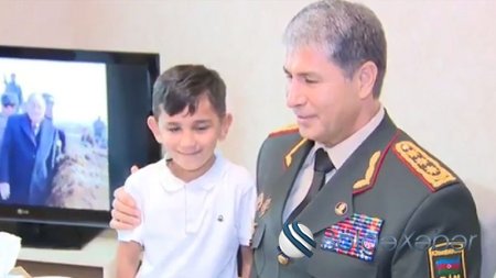 Hərbçi oğlu Vilayət Eyvazova şeir dedi (VİDEO)