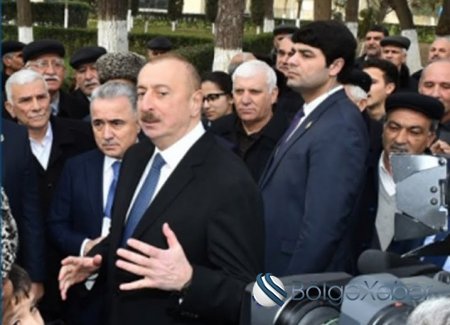 İlham Əliyev “28 May”da ictimaiyyətlə görüşüb - VİDEO