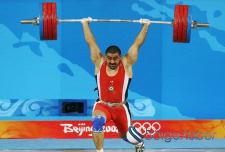 Nizami Paşayev 38 yaşında üçqat dünya çempionu oldu