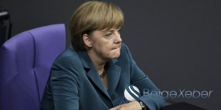 Kuryoz hadisə: Telefonu Merkelin üzünə bağladı
