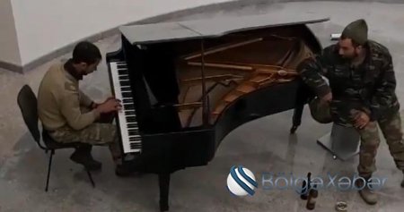 Hərbiçimiz Şuşada Üzeyir Hacıbəyovun ev-muzeyindəki pianoda ifa etdi – VİDEO