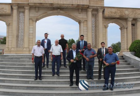 Bərdə Regional Mədəniyyət İdarəsinin kollektivi Heydər Əliyevin abidəsini ziyarət edib