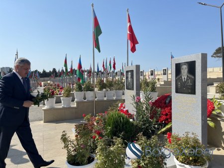 İcra başçısı şəhidlərin məzarını ziyarət edib-FOTO