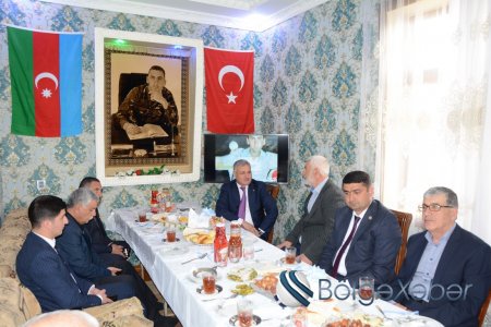 Rayon rəhbəri Aprel Şəhid Nicat İsgəndərovun ailəsini ziyarət edib