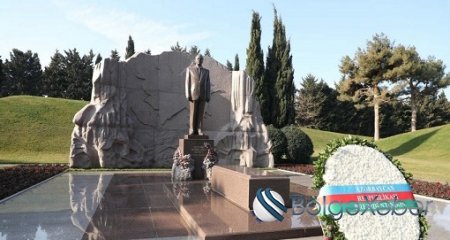 Prezident İlham Əliyev ulu öndər Heydər Əliyevin məzarını ziyarət etdi