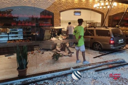 Bakıda “Opel” şirniyyat mağazasına "girdi" - FOTO