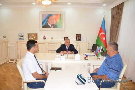 Rayon rəhbəri növbəti dəfə vətəndaşların müraciətlərini dinləyib