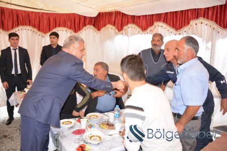 İcra başçısı Vətən Müharibəsi şəhidinin ildönümü ilə əlaqədar yas mərasimində iştirak edib