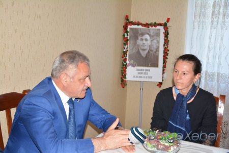 Rayon rəhbəri mülki şəhidin ikinci ildönümü ilə əlaqədar ailəsini ziyarət edib