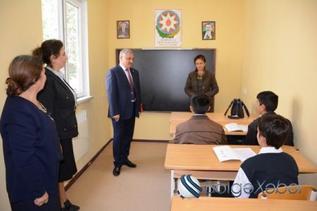 İcra başçısı Poladlı kənd ümumi orta məktəbində mövcud şəraitlə tanış olub