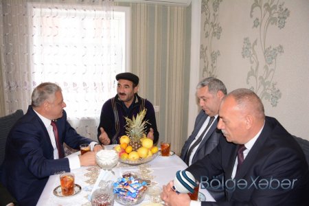 Tərtər Rayon İcra Hakimiyyətinin başçısı şəhid İsaxlı Anarın ailəsi ilə görüşüb