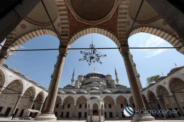 Sultan Əhməd məscidi yenidən açıldı