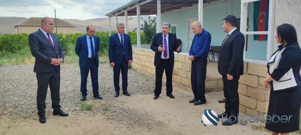 Hacıqabul rayon İcra Hakimiyyətinin başçısı Vətən Müharibəsi şəhidinin ailəsini evində ziyarət etdi