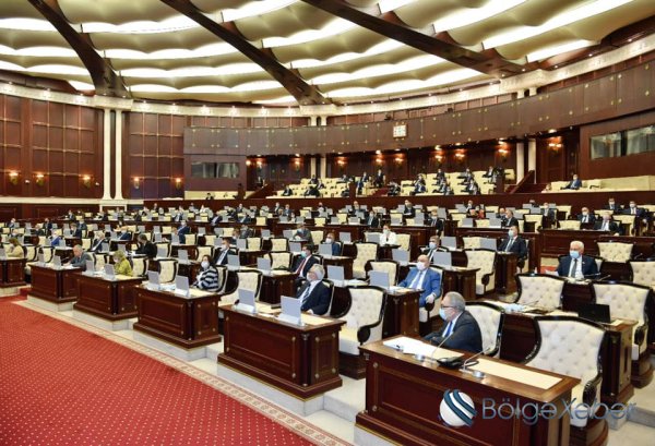 Milli Məclisin növbədənkənar sessiyasının növbəti iclası başladı