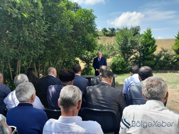 Gügəvar kəndində vətəndaşlarla növbəti səyyar qəbul keçirilib