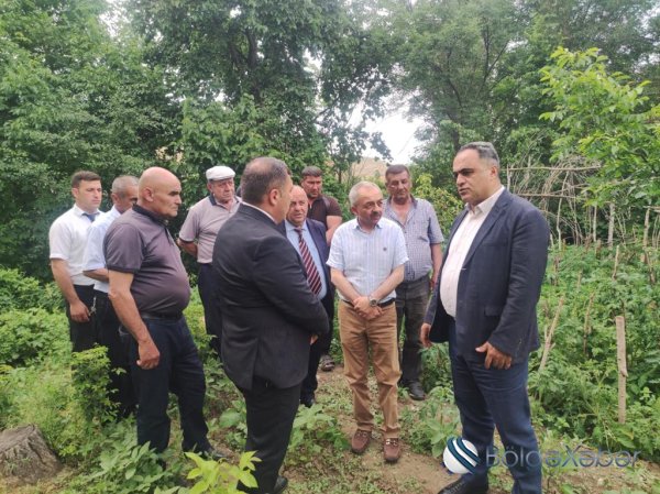 İcra Başçısı Şəfəq kəndində səyyar qəbul zamanı vətəndaşların ünvanladıqları müraciətləri yerində araşdırdı